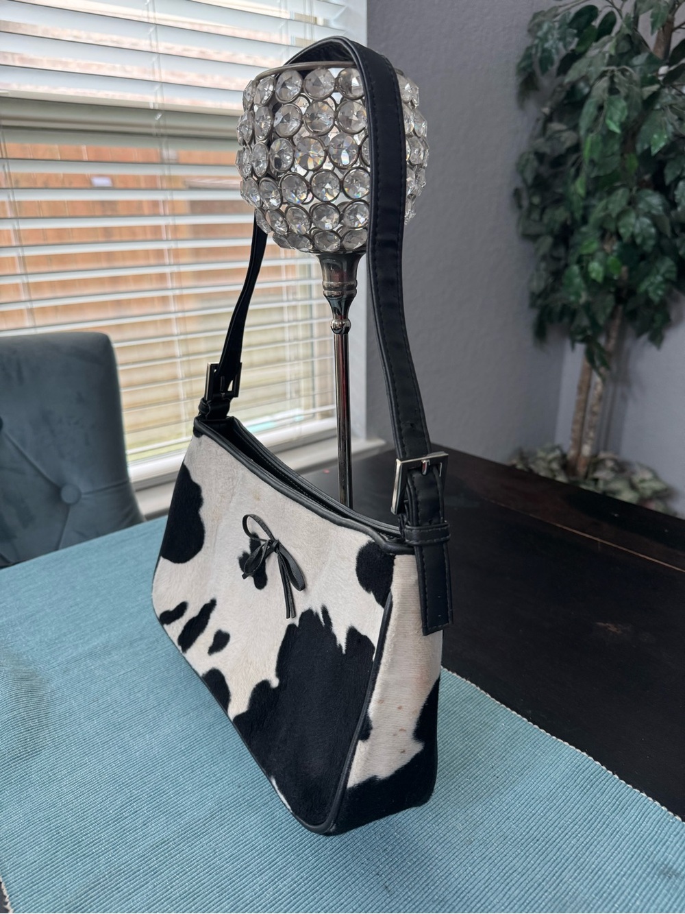 Cow Print Black & White Pattern Shoulder Bag - Picture 4 of 9